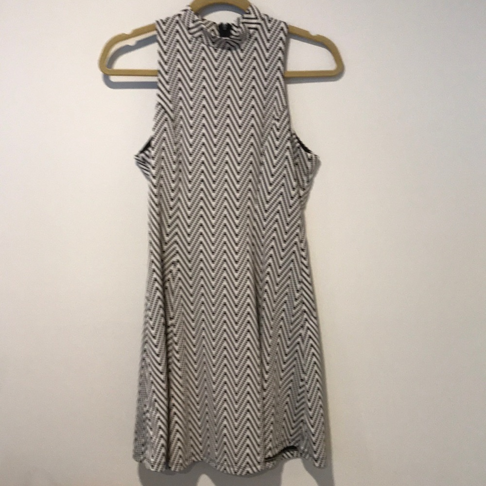 🍍Black and white dress